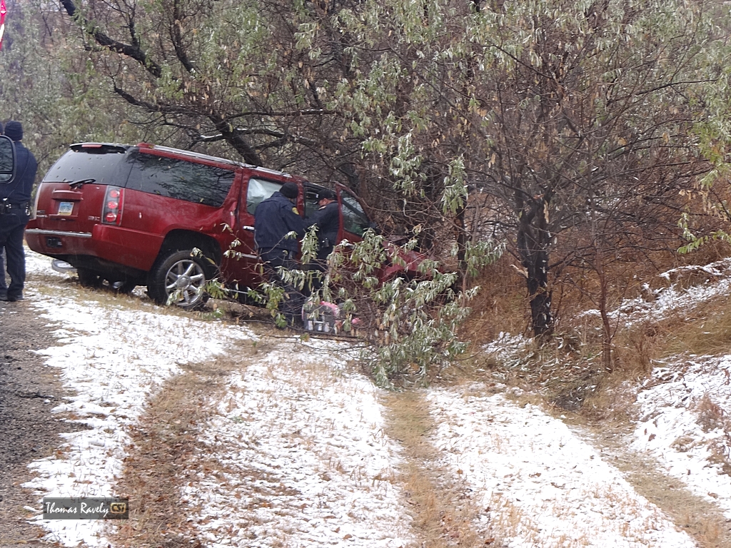 Vehicle off road 17th Ave SW      CSi photo